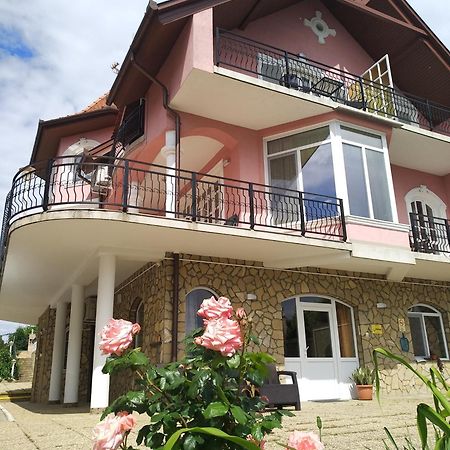 Manor Villa Heviz Bagian luar foto