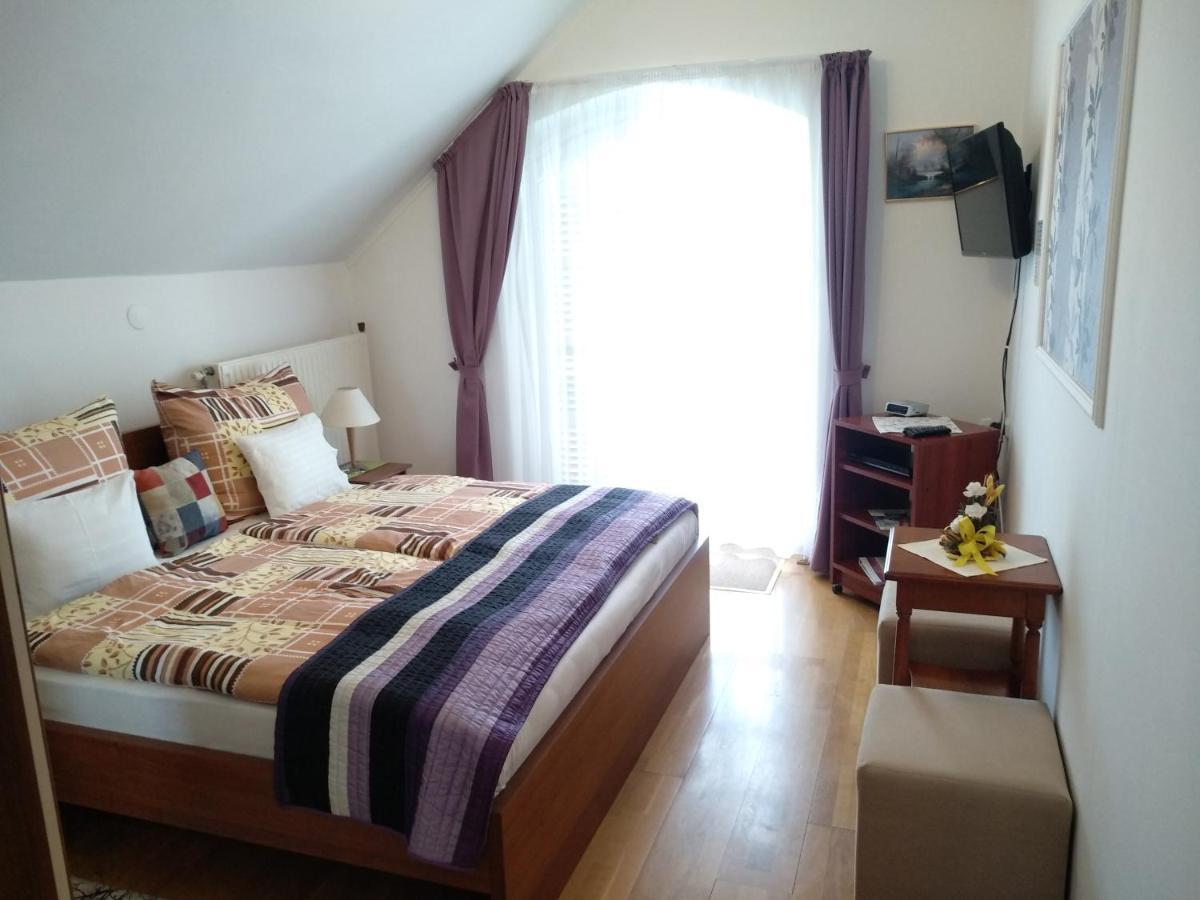 Manor Villa Heviz Bagian luar foto