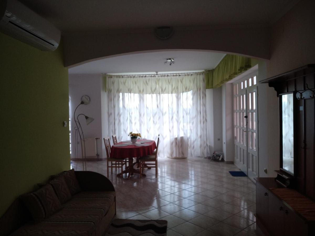 Manor Villa Heviz Bagian luar foto