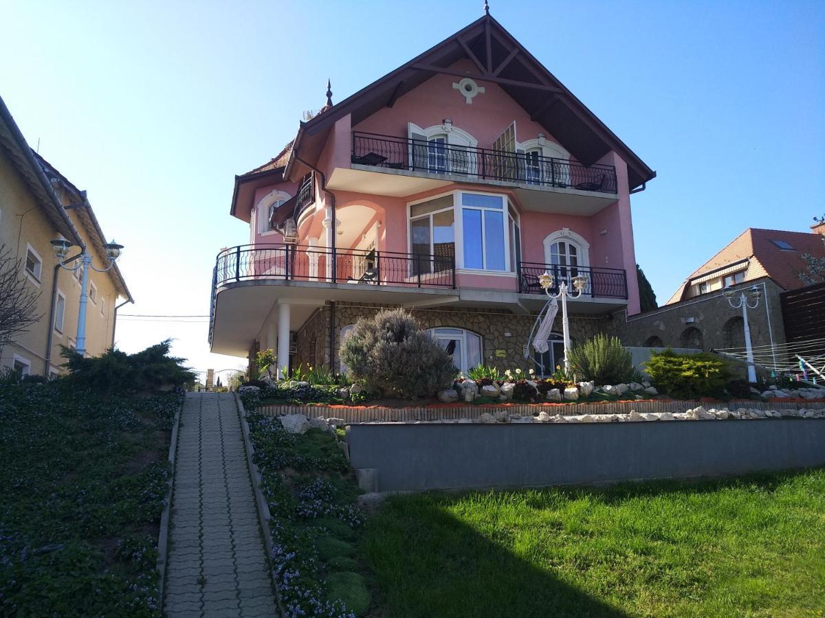 Manor Villa Heviz Bagian luar foto