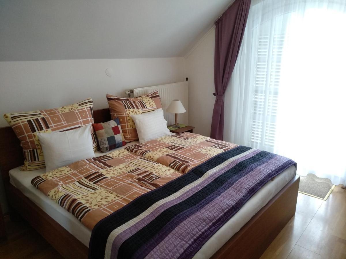Manor Villa Heviz Bagian luar foto