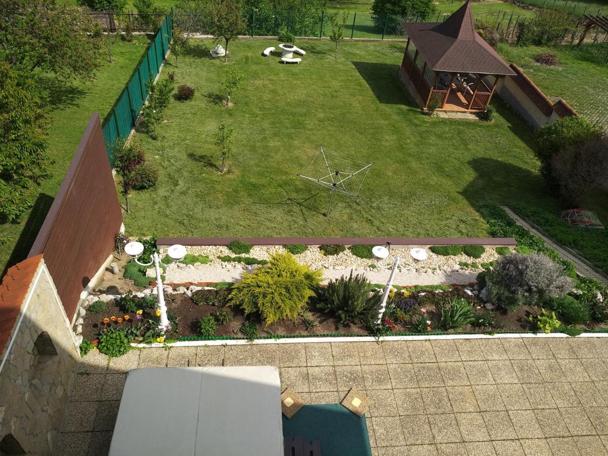 Manor Villa Heviz Bagian luar foto