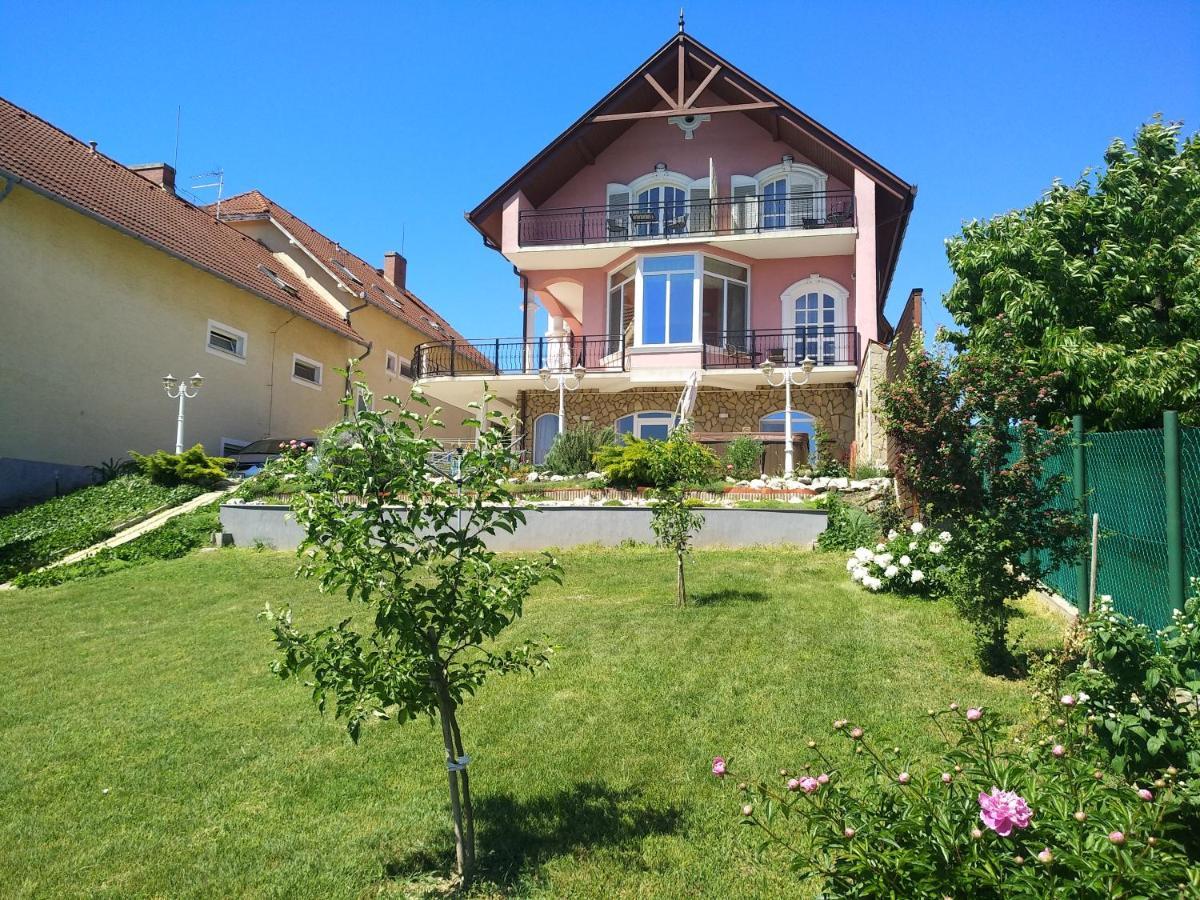 Manor Villa Heviz Bagian luar foto