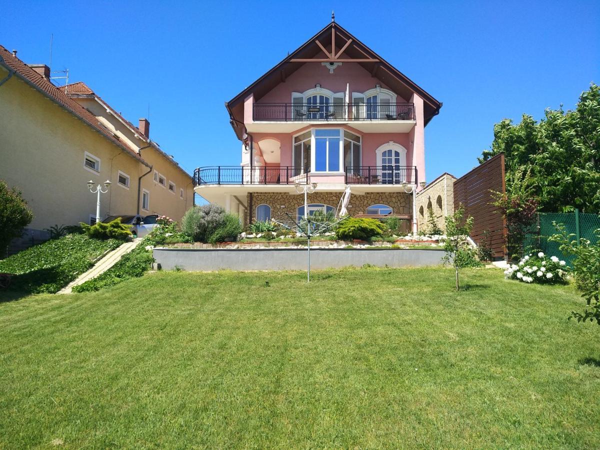 Manor Villa Heviz Bagian luar foto