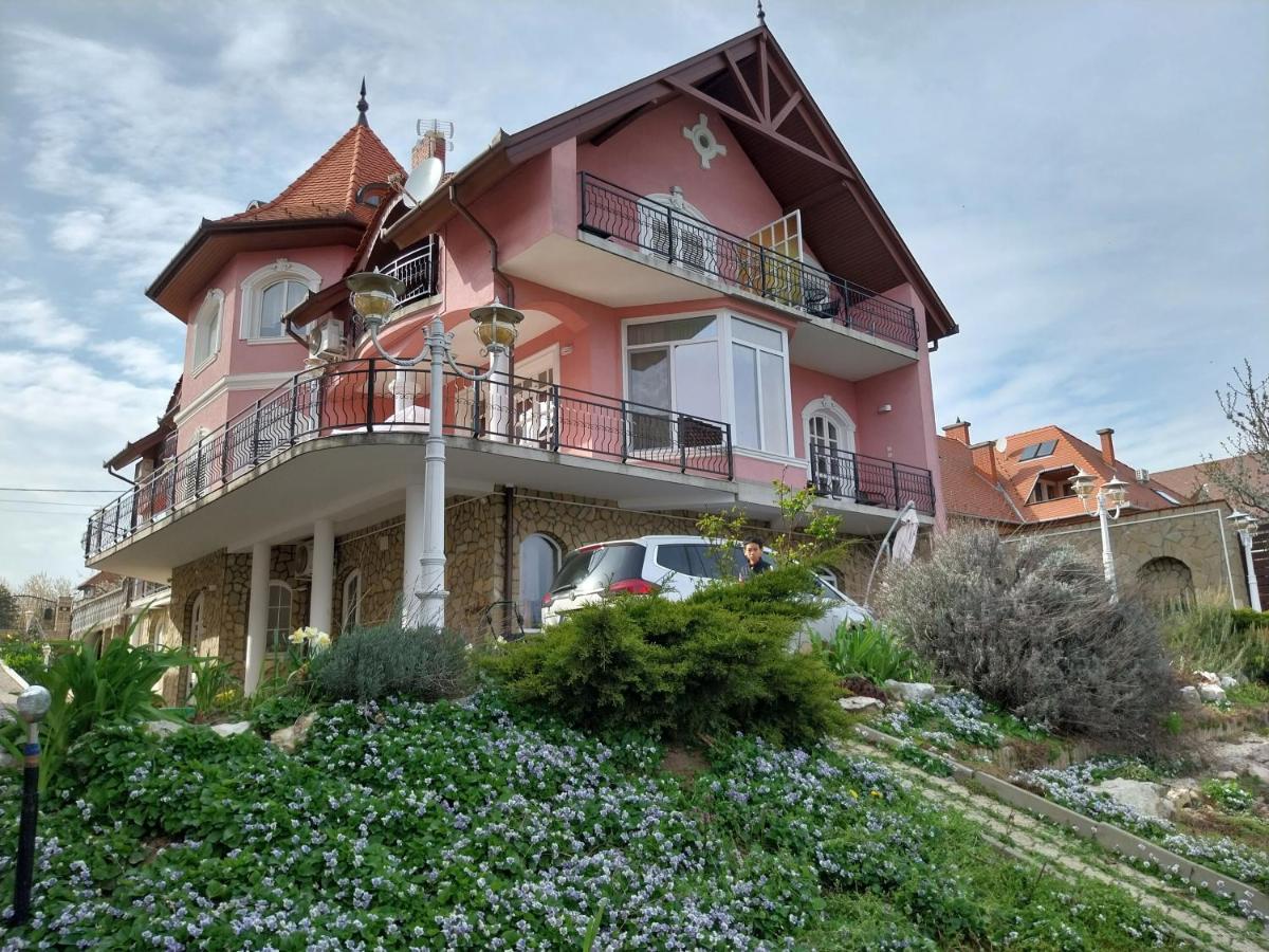 Manor Villa Heviz Bagian luar foto