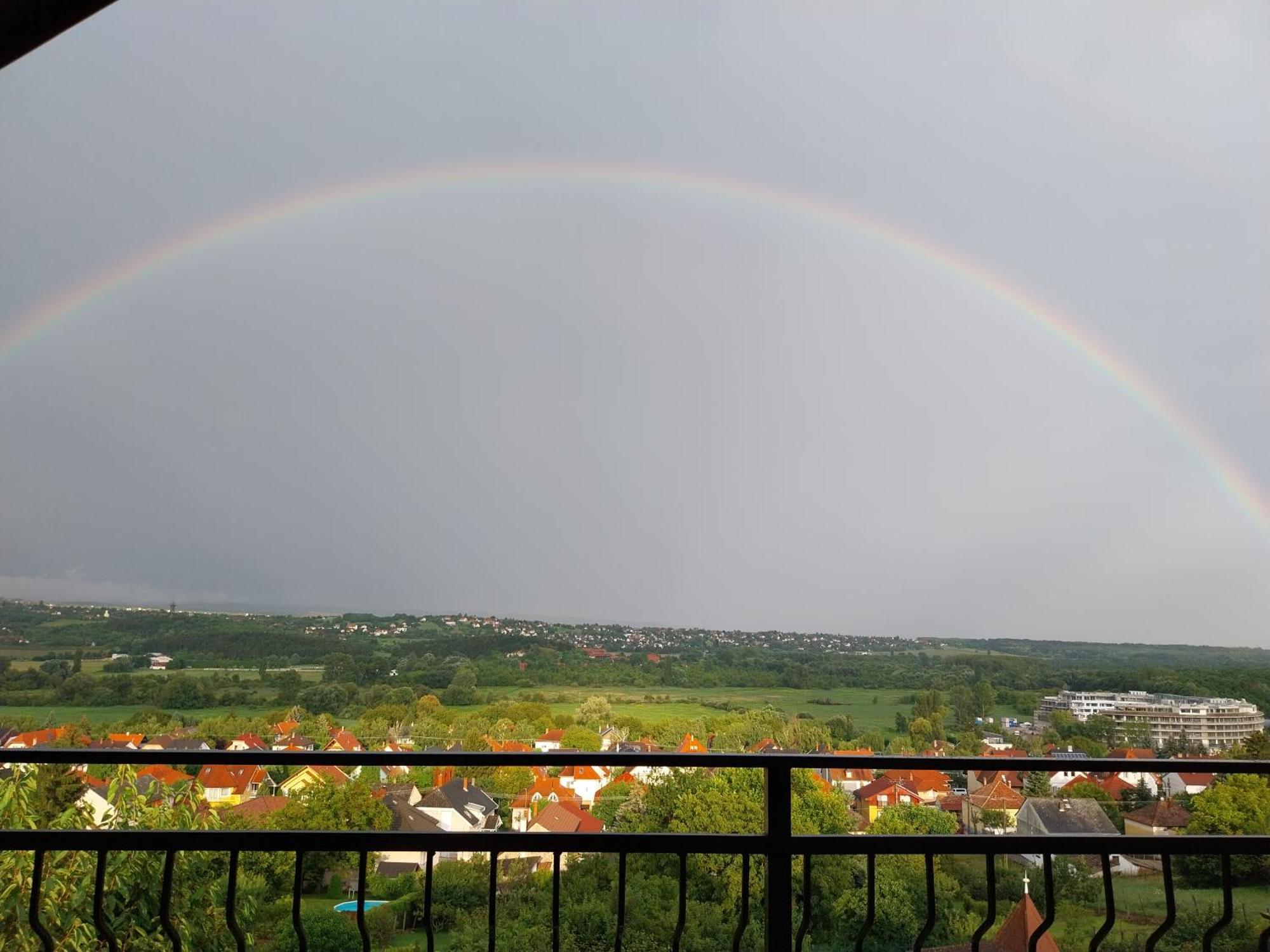Manor Villa Heviz Bagian luar foto