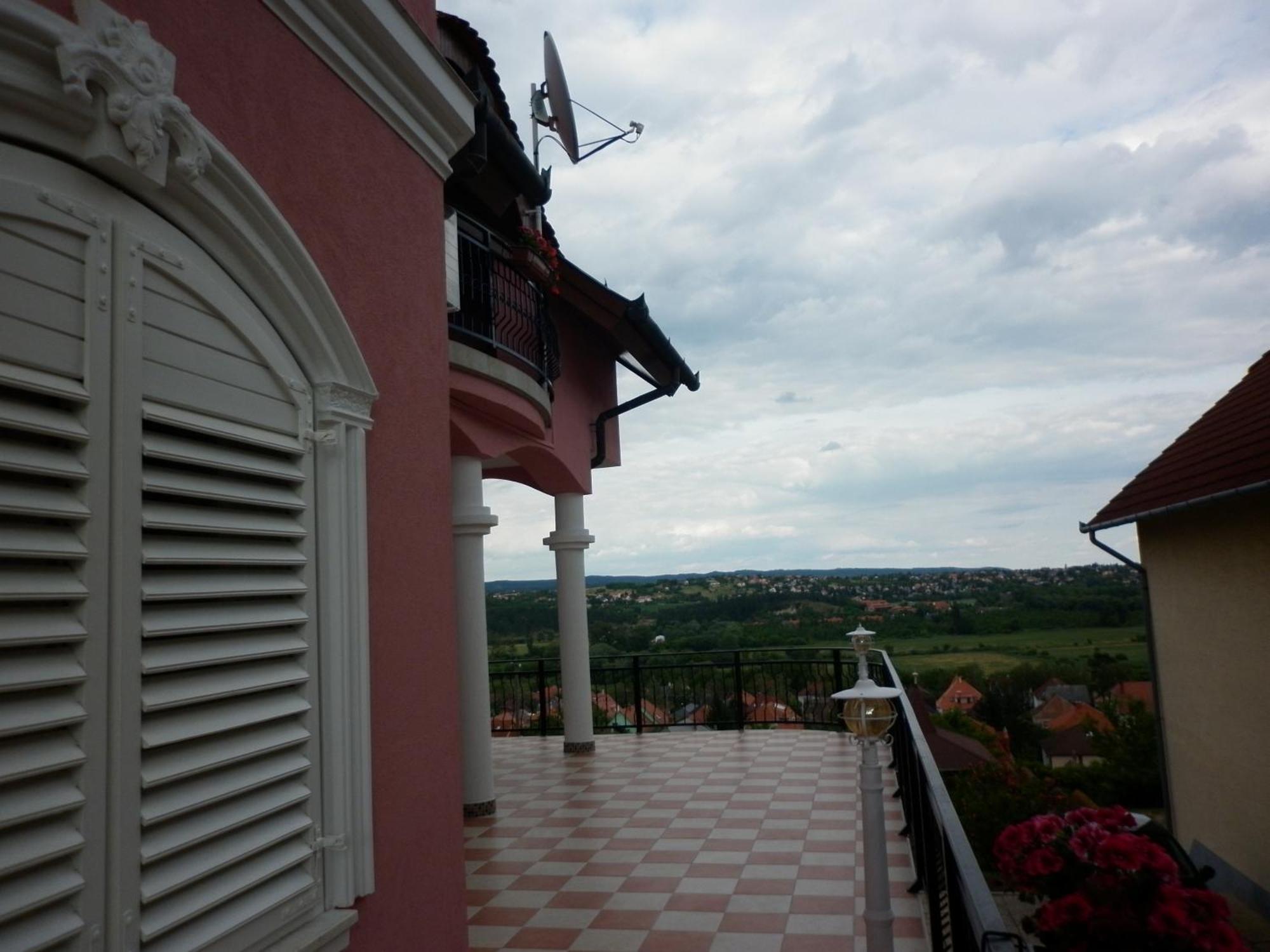 Manor Villa Heviz Bagian luar foto
