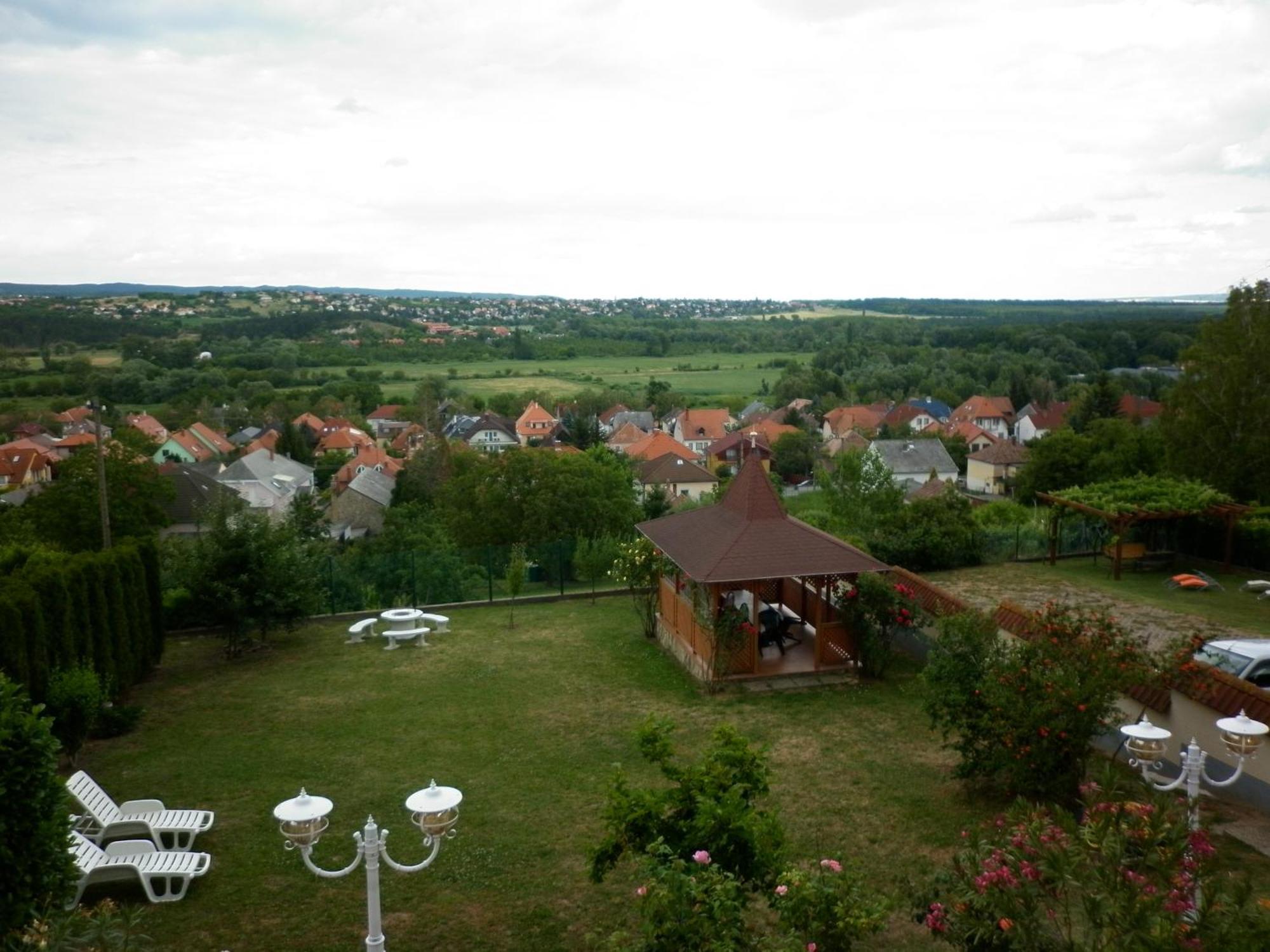 Manor Villa Heviz Bagian luar foto