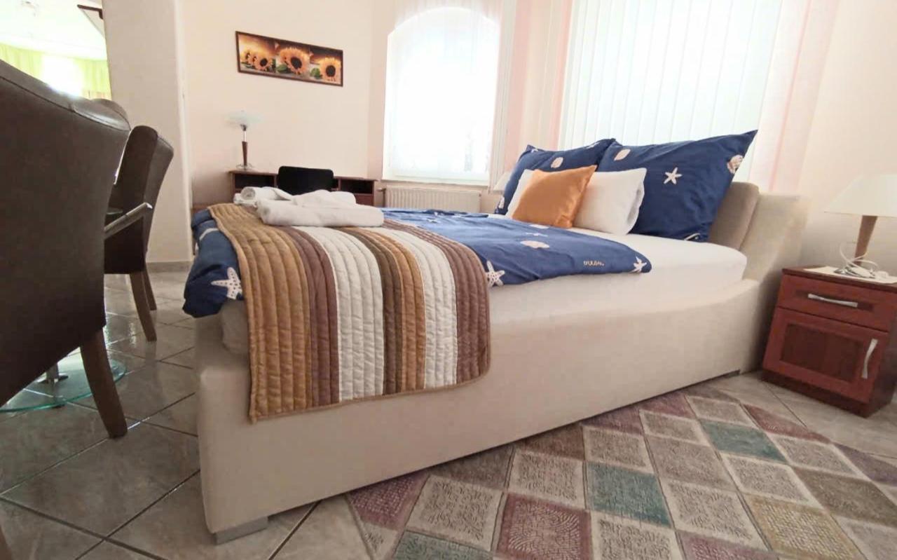 Manor Villa Heviz Bagian luar foto